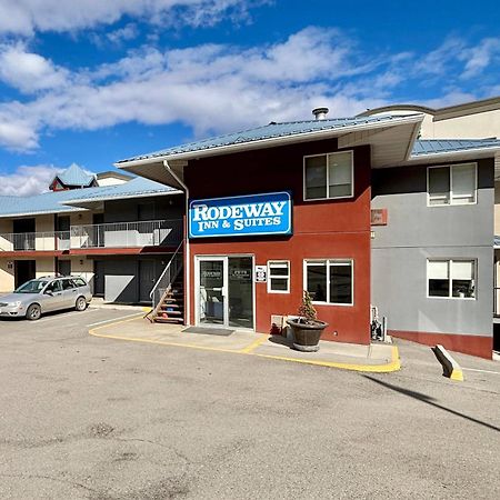 Rodeway Inn & Suites Камлупс Екстериор снимка